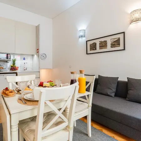 Apartment Host Wise - Colourful Cozy Flat *