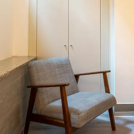 Host Wise - Colourful Cozy Flat アパート *