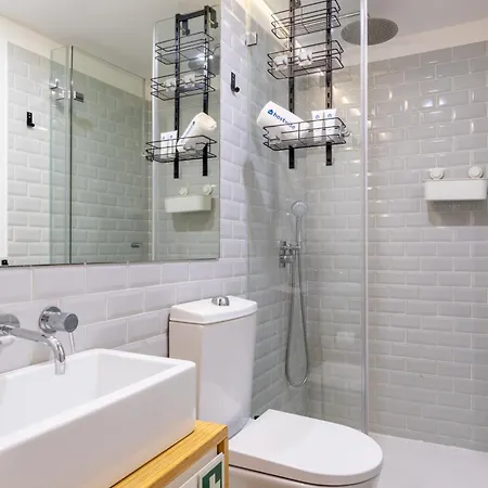 Host Wise - Colourful Cozy Flat *