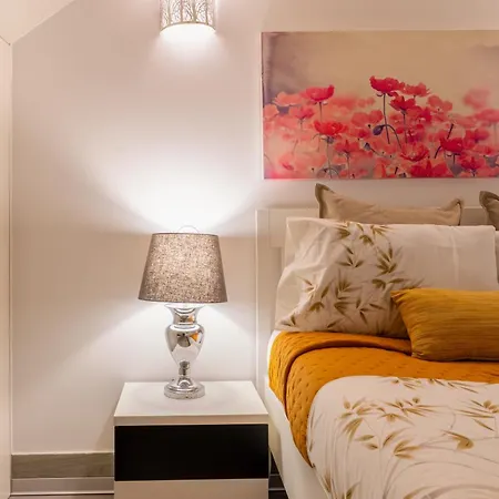 Host Wise - Colourful Cozy Flat Appartement