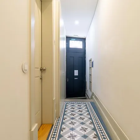 Host Wise - Colourful Cozy Flat Appartement