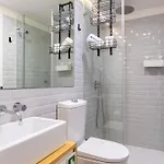 Host Wise - Colourful Cozy Flat *