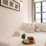 Host Wise - Colourful Cozy Flat * Porto