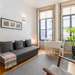 Host Wise - Colourful Cozy Flat Apartmán *