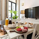 Host Wise - Colourful Cozy Flat *