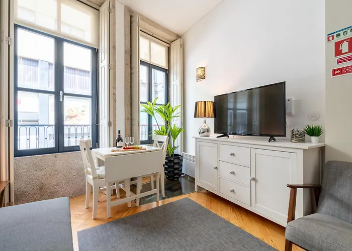 Host Wise - Colourful Cozy Flat Apartament Porto
