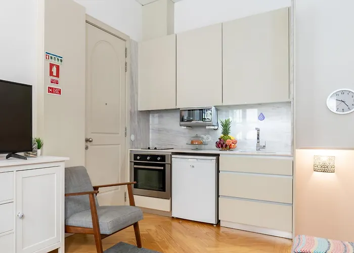 Host Wise - Colourful Cozy Flat Apartament Porto