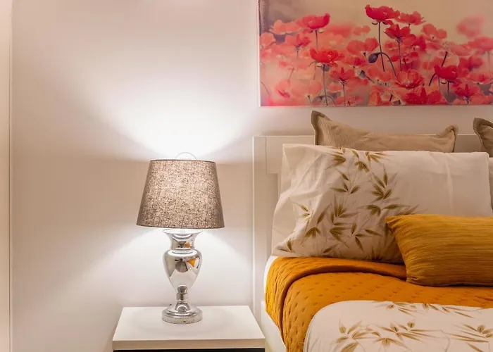 Host Wise - Colourful Cozy Flat 公寓