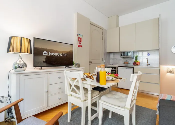 Host Wise - Colourful Cozy Flat Apartament *