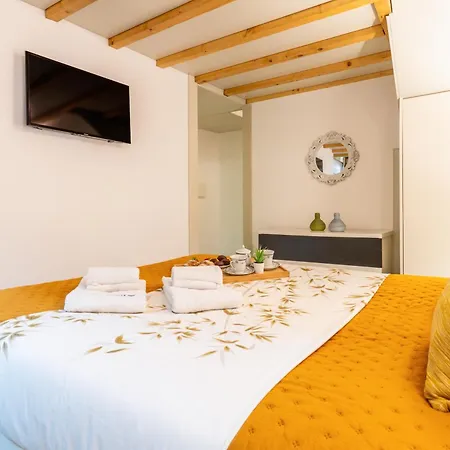 Host Wise - Colourful Cozy Flat Apartmán *